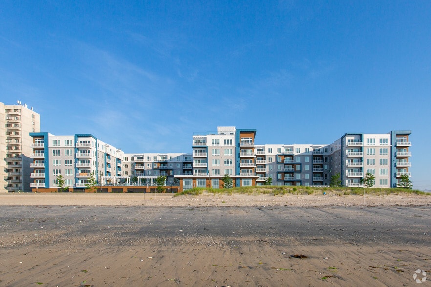 Building Photo - Beach House Apartments