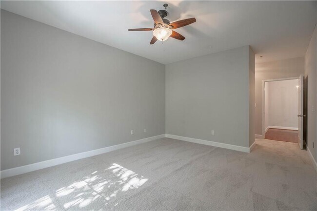 Building Photo - 2865 Lenox Rd NE