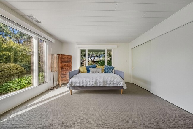 Building Photo - 724 N Refugio Rd