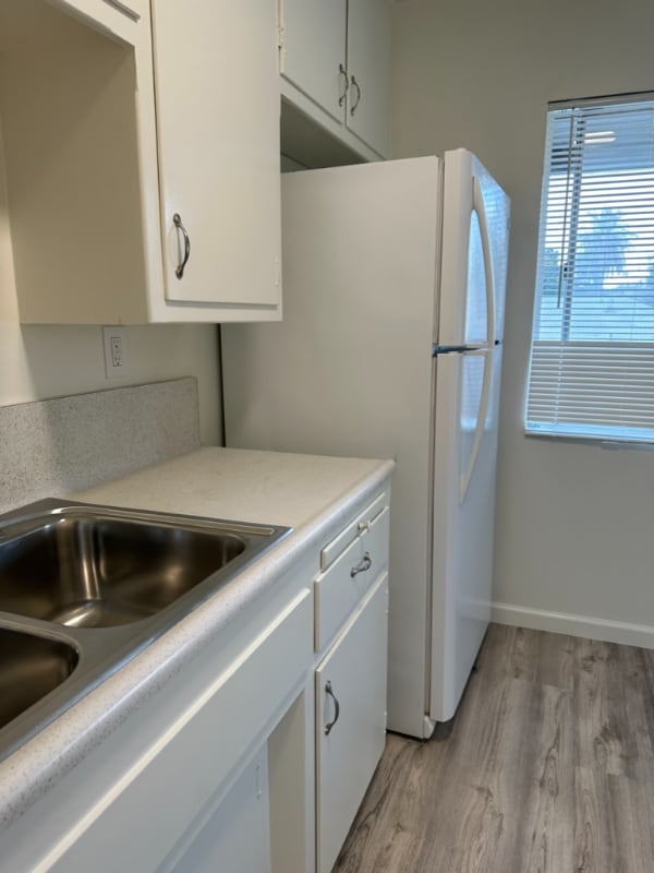 Building Photo - 96 N Oak Ave