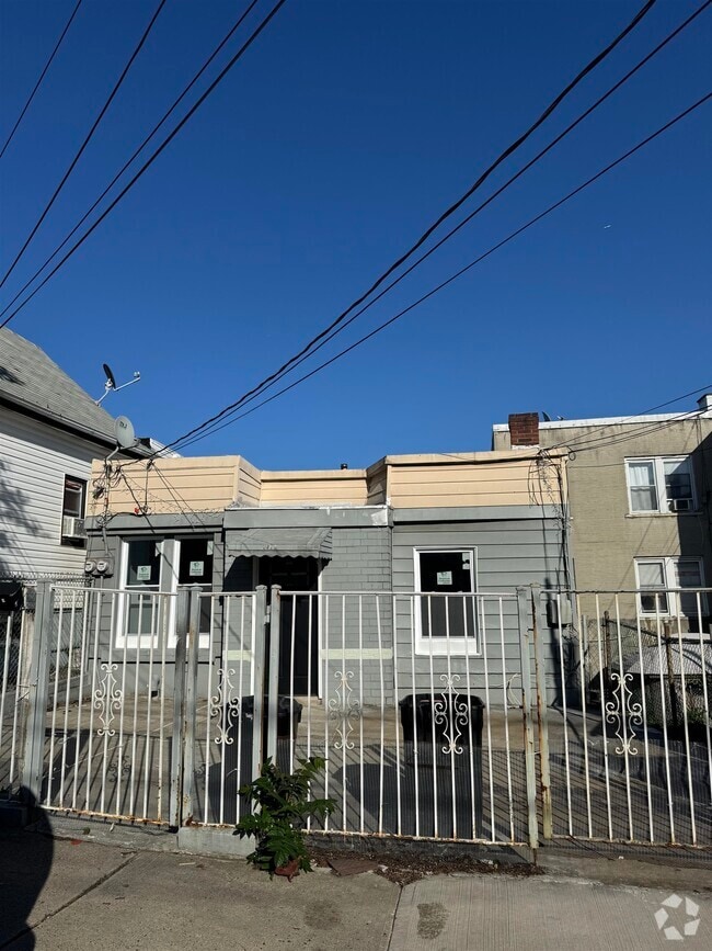 Building Photo - 6206 Newkirk Ave