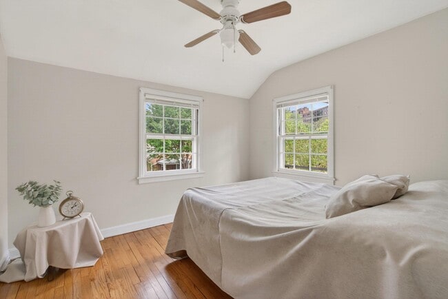 Building Photo - 624 22nd St S