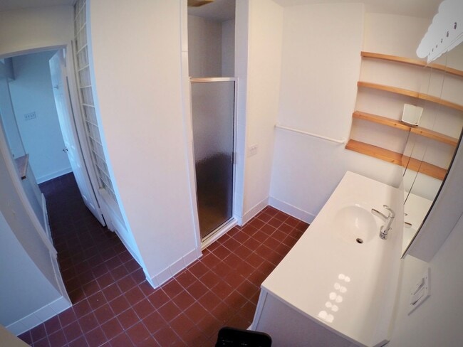 Building Photo - 5444 Claybourne St