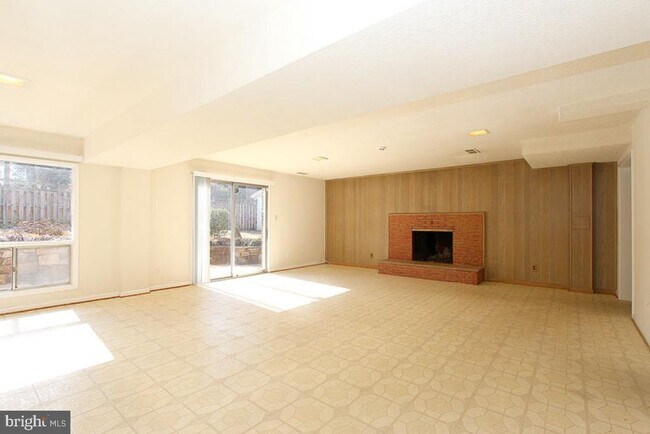 Building Photo - 6220 Robinwood Rd