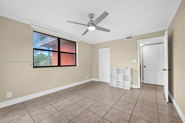 Building Photo - 8120 Geneva Ct