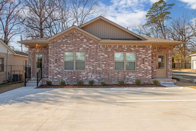 Building Photo - 1800 S Harrison St