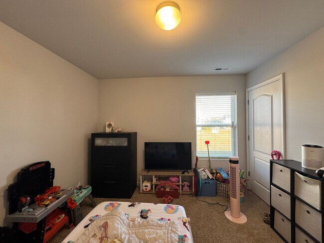 Building Photo - Beautiful 3 Bed 2 Bath Home in Stedman