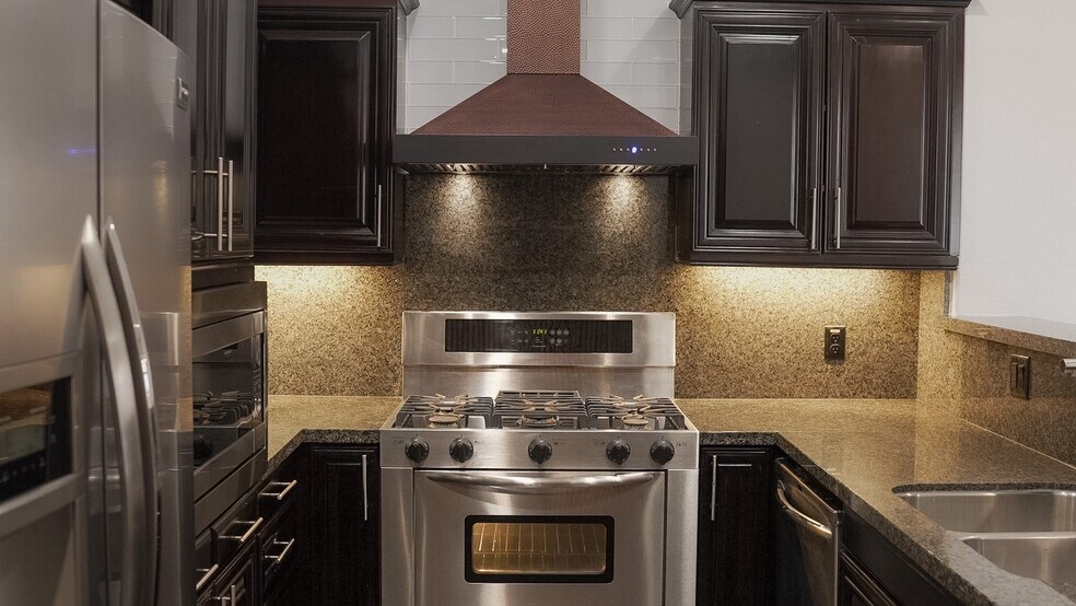 Building Photo - 3750 Santa Rosalia Dr