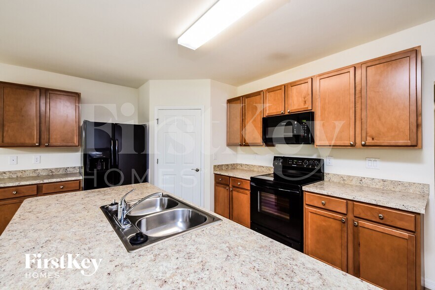 Building Photo - 4406 SW 9th Ave