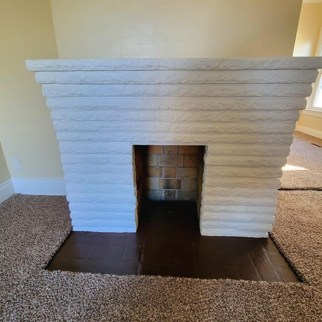 Building Photo - 221 S Highland Ave