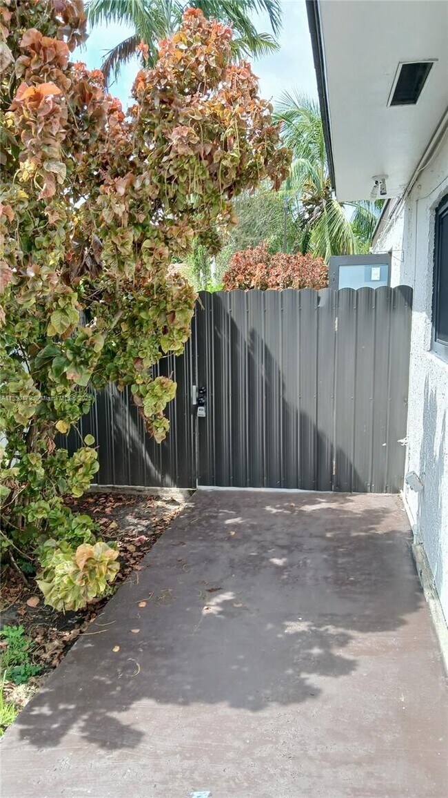 Primary Photo - 29XX SW 114th Ave