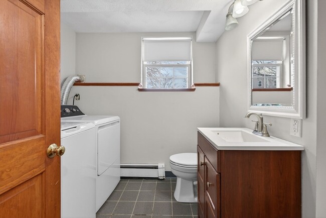 Building Photo - 23 Cady St