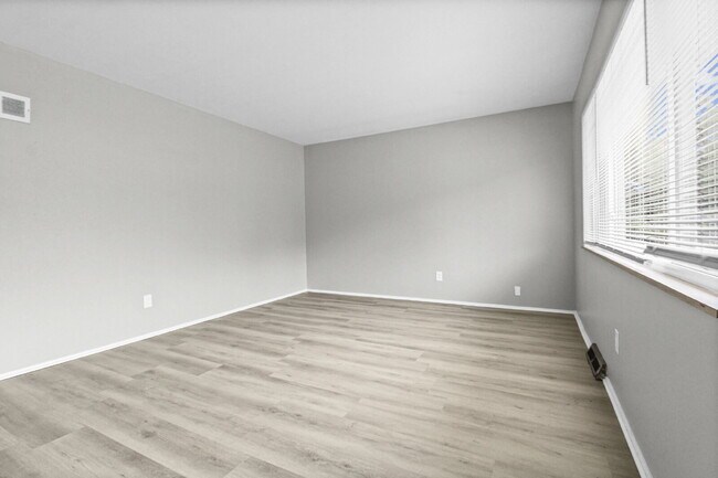 Building Photo - 2615 Flamingo Dr