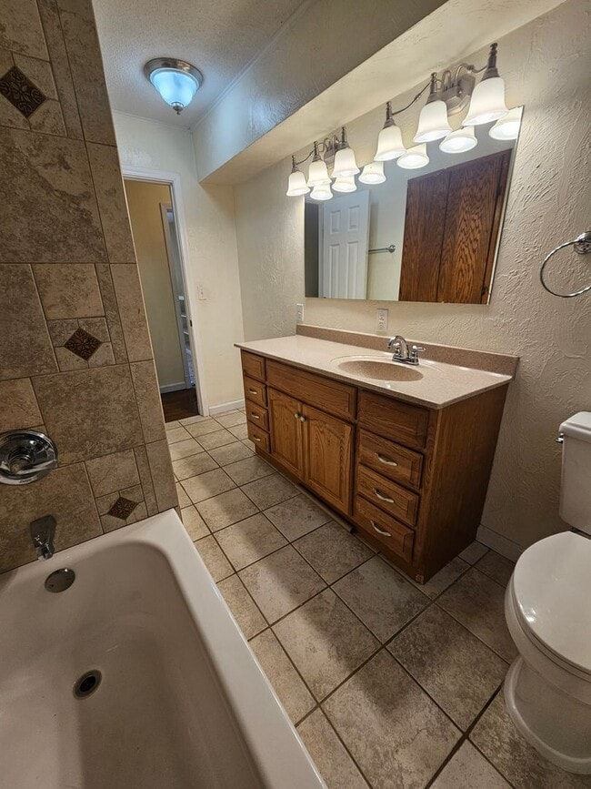 Building Photo - (3) Bed/(2) Bath in Core Norman Avail NOW!