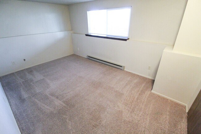 Building Photo - 723 E Broad Ave