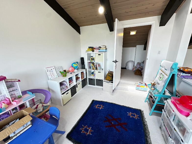 Building Photo - 5 Treasure Hill