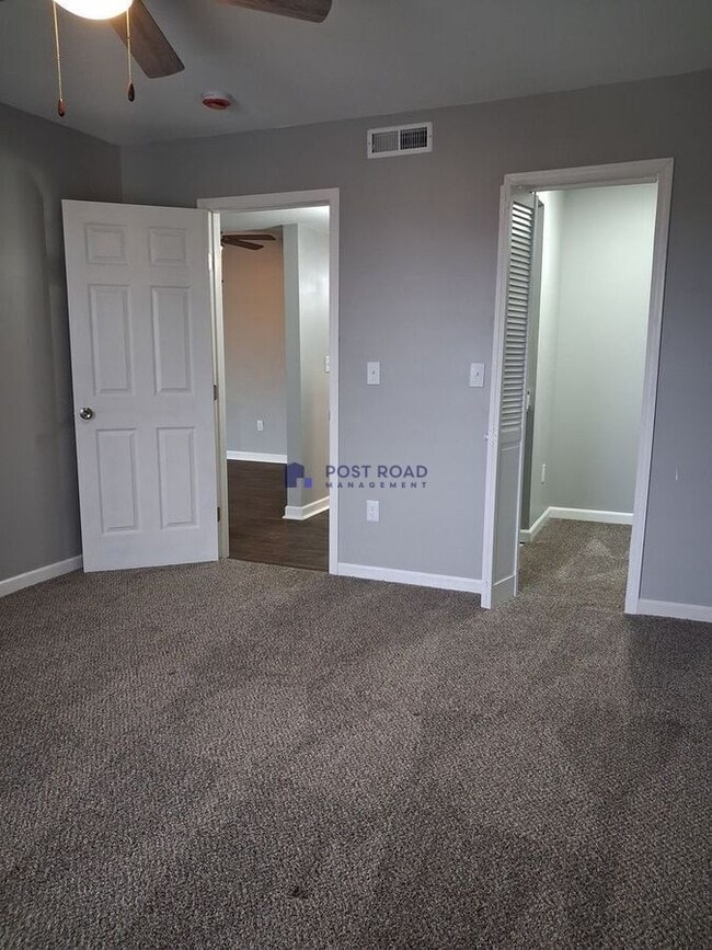 Building Photo - 2942 S Osage Ave