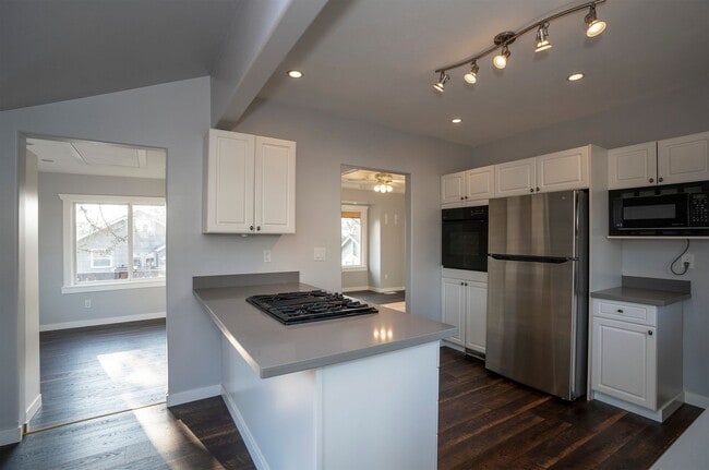 Building Photo - North End Tacoma Three Bed Craftsman