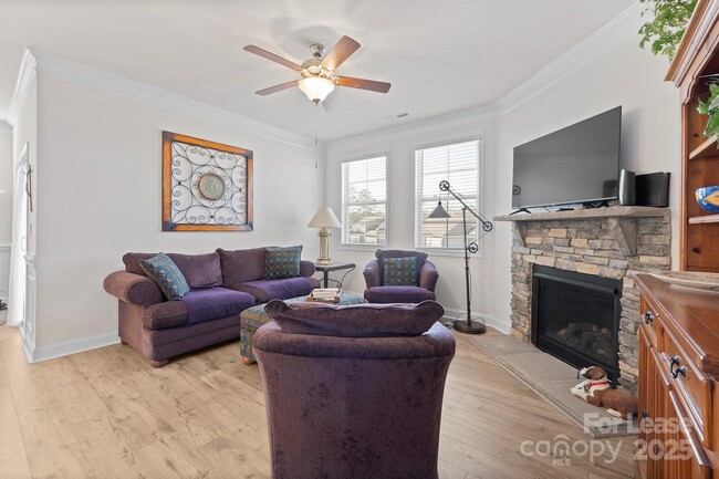Building Photo - 758 Latrobe Dr