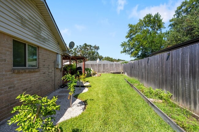Building Photo - 14039 Utopia Dr