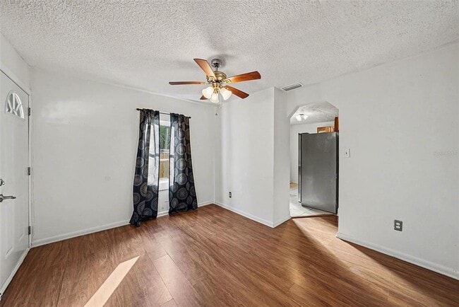 Building Photo - 816 W Minnehaha St