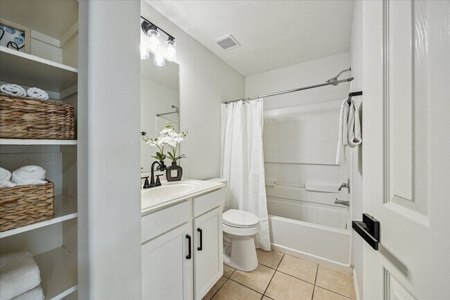 Building Photo - 9410 Silver Beryl Ln