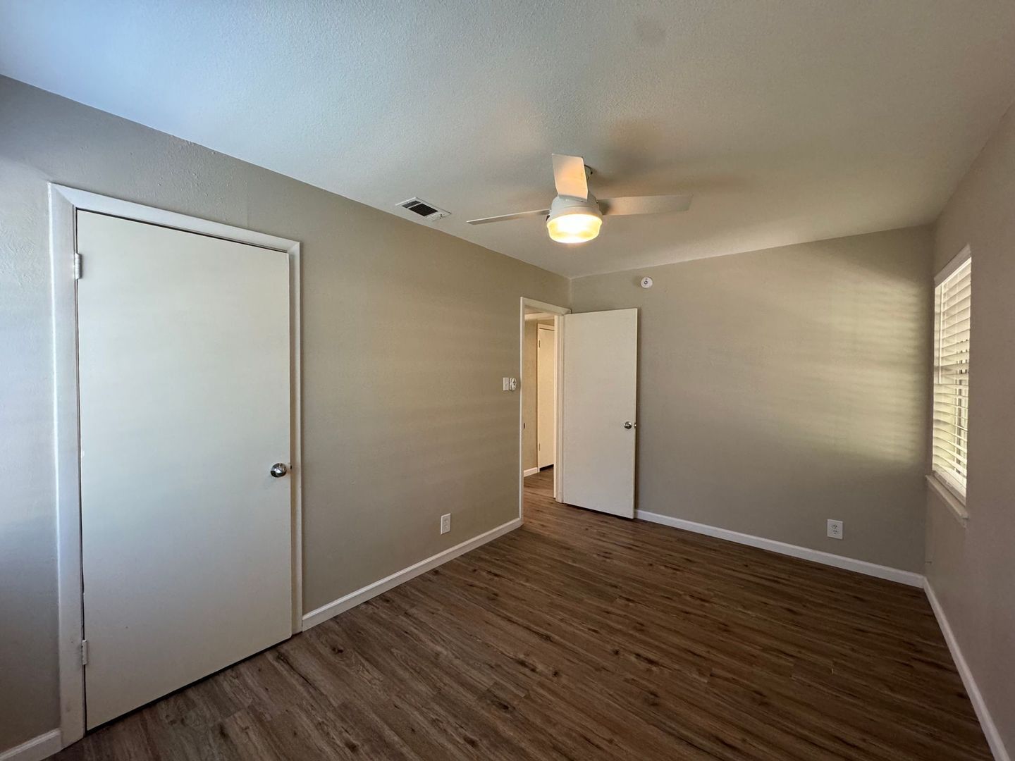 Building Photo - 2624 Woodlawn Dr
