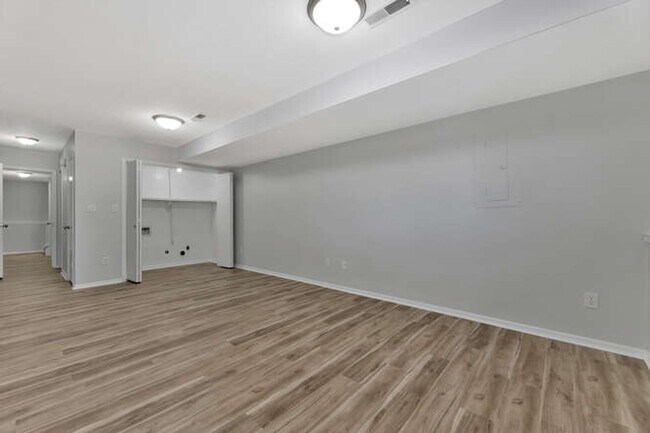 Building Photo - 2025-2027 N. Rosewood Ct.