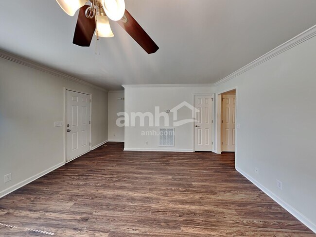 Building Photo - 524 Ryan Ave