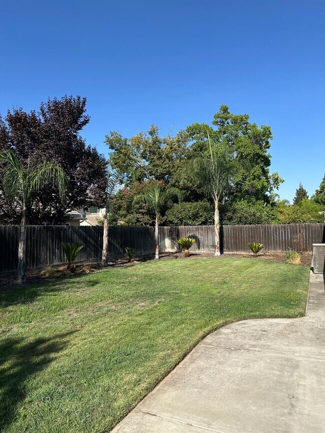 Building Photo - 2136 E Turnberry Ave
