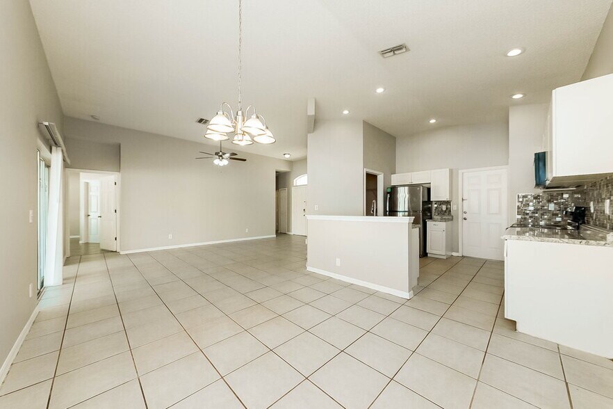 Building Photo - 4607 9th Ave E