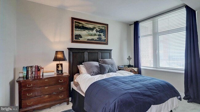 Building Photo - 8220 Crestwood Heights Dr