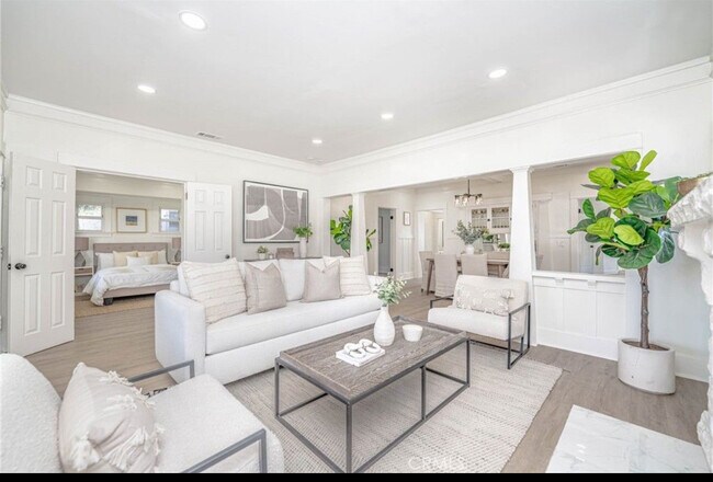 Building Photo - 1842 W 50th St