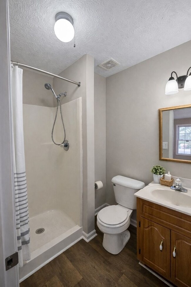 Building Photo - Beautiful 3 Bedroom 2 Bath Home