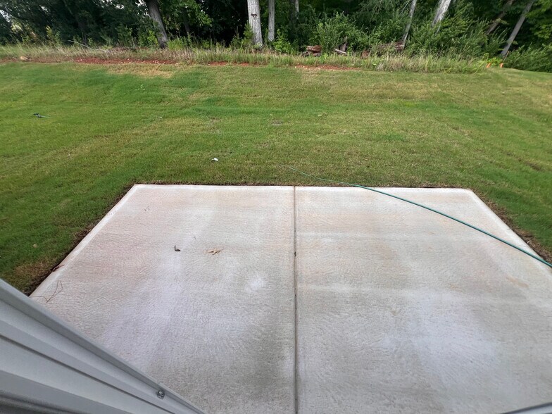 Building Photo - Room in House on Cramer Crk Dr