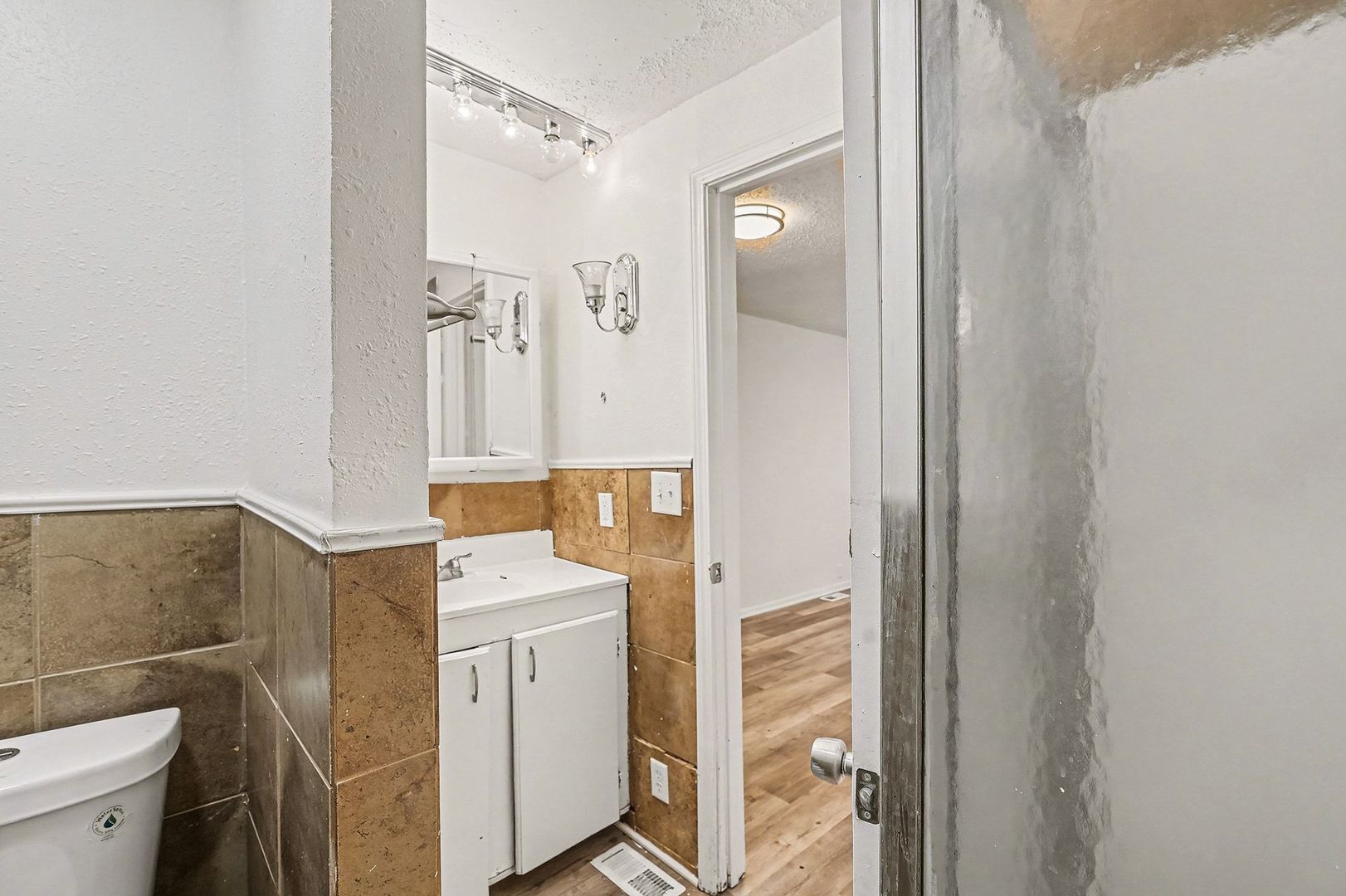 Building Photo - 1906 E 55th St