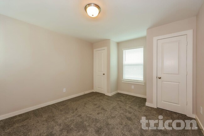 Building Photo - 205 Hucknall Ct
