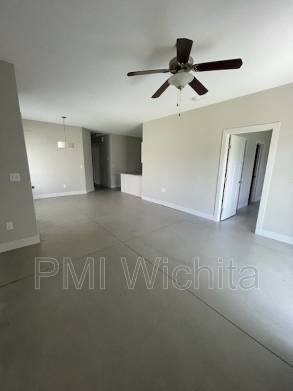 Building Photo - 8111 E 34th Ct S