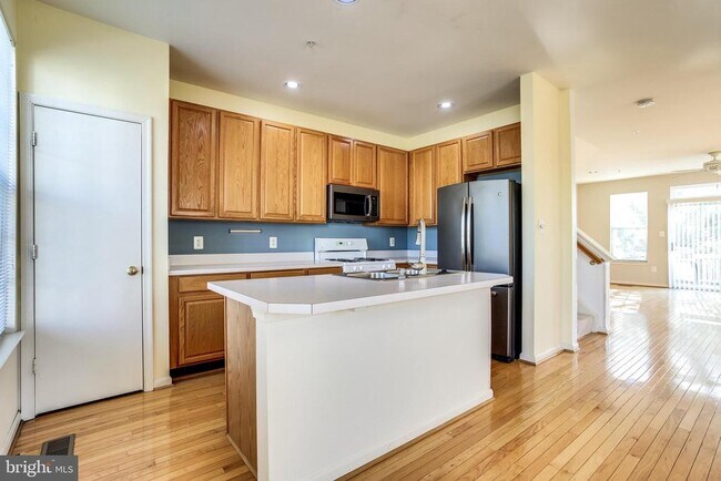 Building Photo - 100 Penwick Cir