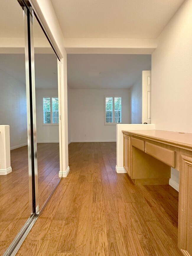 Building Photo - 2 BEDROOM 2.5 BATHROOM WITH LOFT HOME IN HIGHLY DESIRED BERKSHIRE TRACK