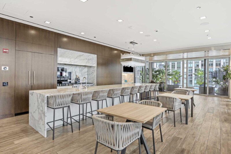 Building Photo - 34 E Huron St