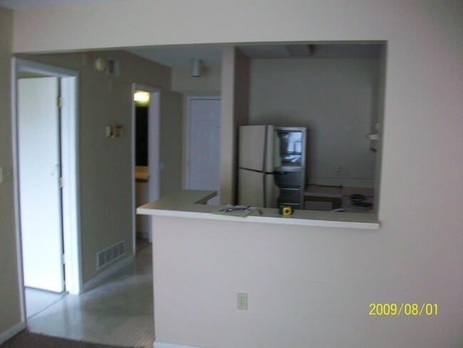 Building Photo - 1600 Park Cir