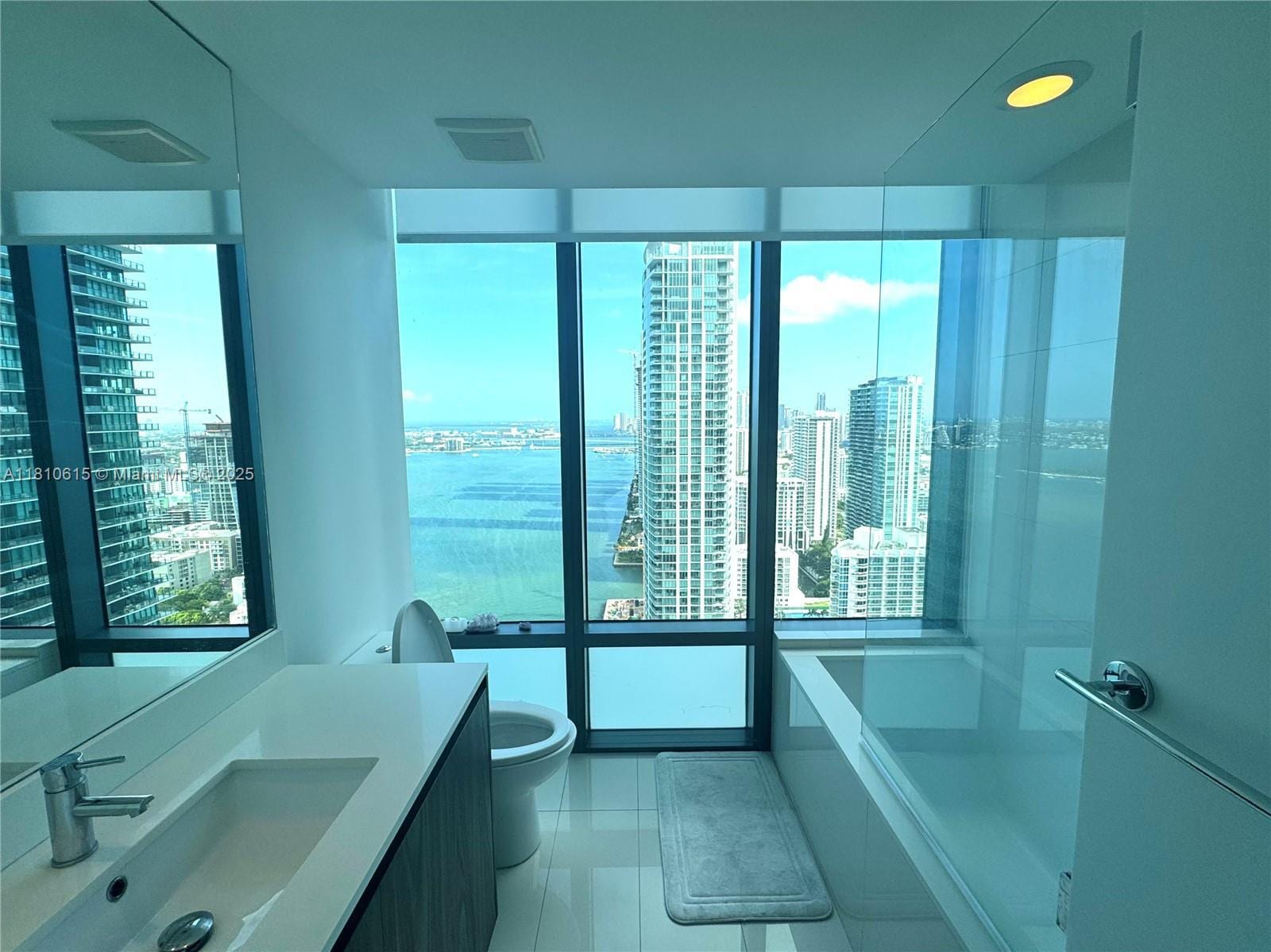 Building Photo - 495 Brickell Ave