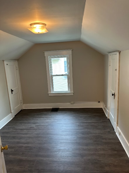 Building Photo - 303 S Alta Ave