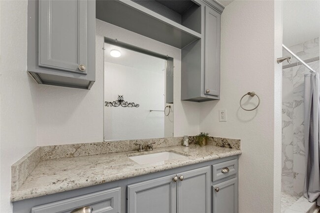 Building Photo - 5420 Avenue Q