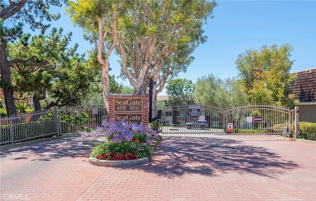 Building Photo - 6542 Ocean Crest Dr