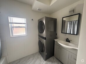 Building Photo - Brandnew 2-Bedroom Duplex