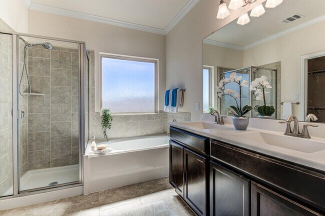 Building Photo - 508 Nogales Ln