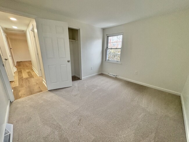 Building Photo - 125 Edgewood Cir