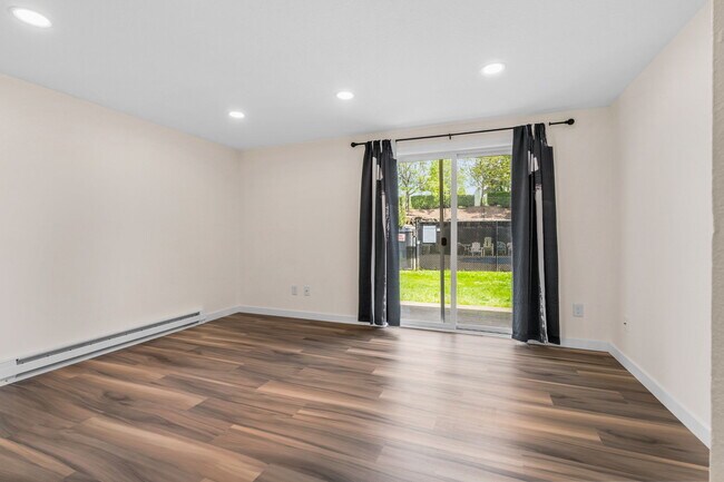 Building Photo - 12500 SE 110th Ct